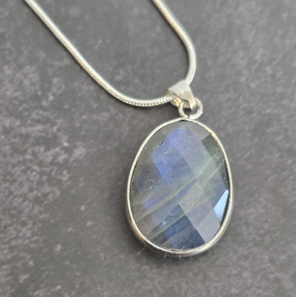 Blue Flash Faceted Labradorite Necklace - Picture 3 of 5